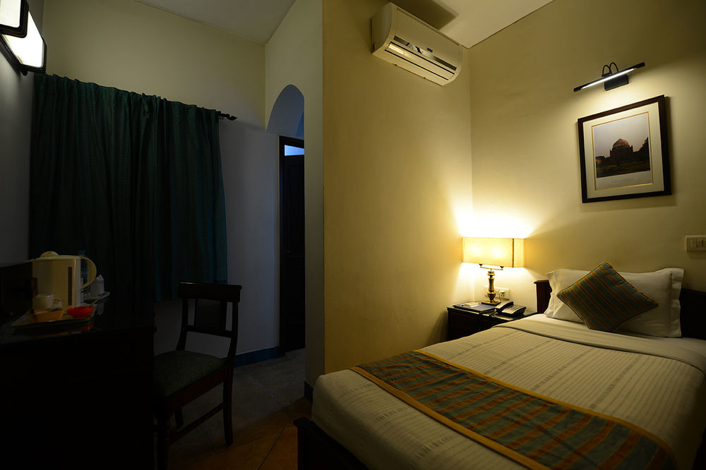 Home@F37 Kailash Colony Metro Ню Делхи Екстериор снимка