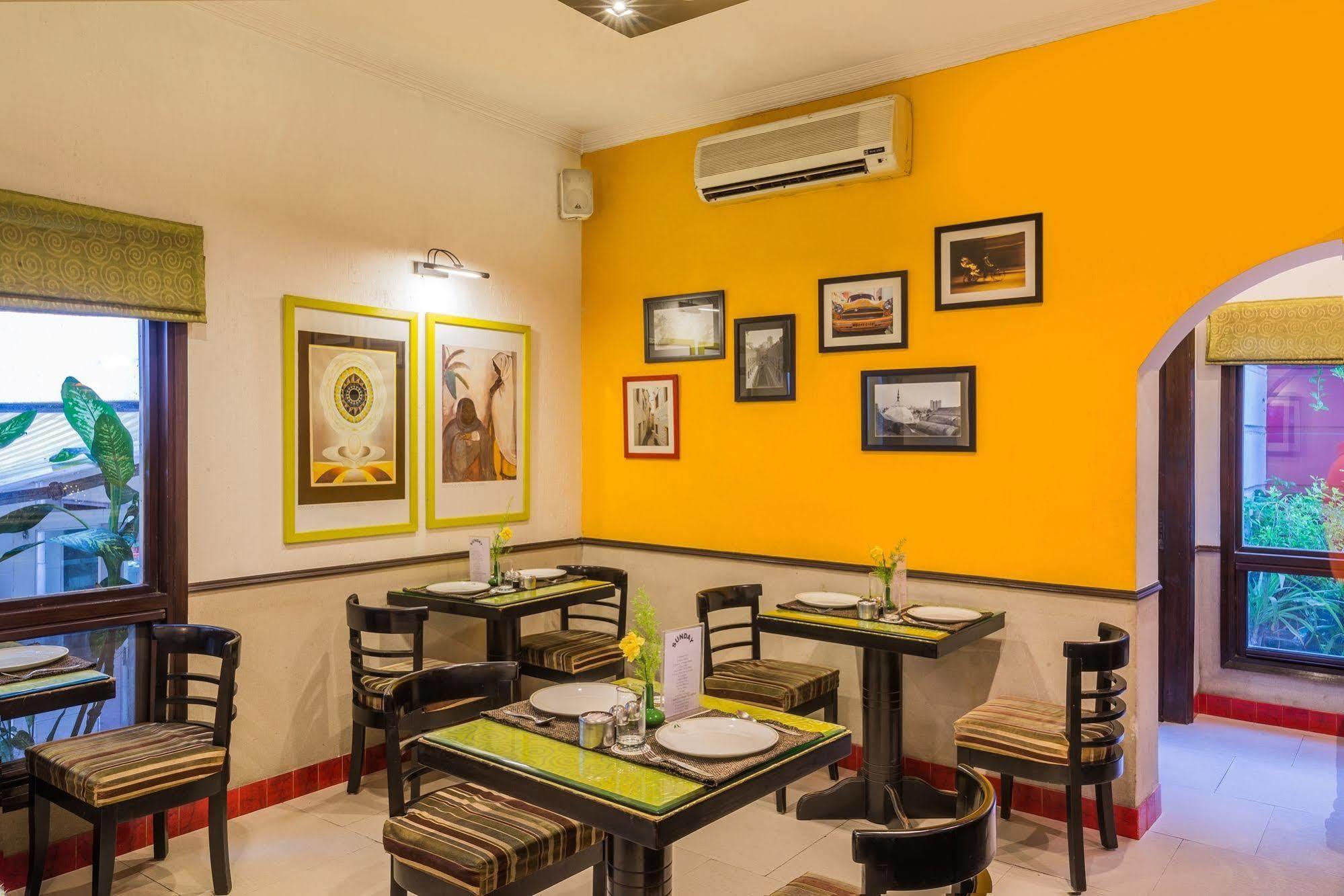 Home@F37 Kailash Colony Metro Ню Делхи Екстериор снимка