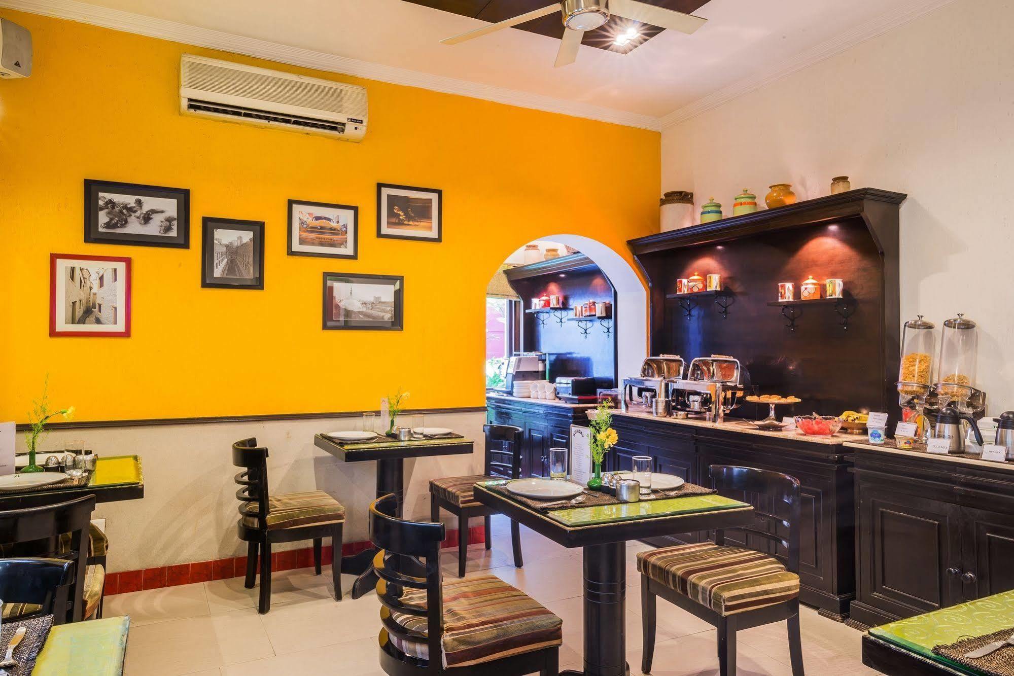 Home@F37 Kailash Colony Metro Ню Делхи Екстериор снимка