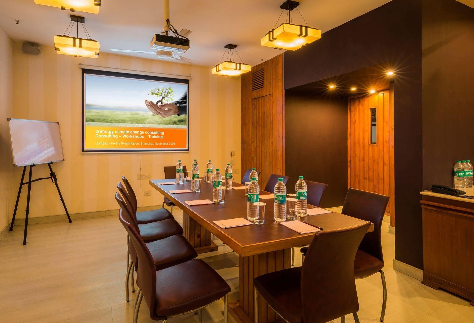 Home@F37 Kailash Colony Metro Ню Делхи Екстериор снимка