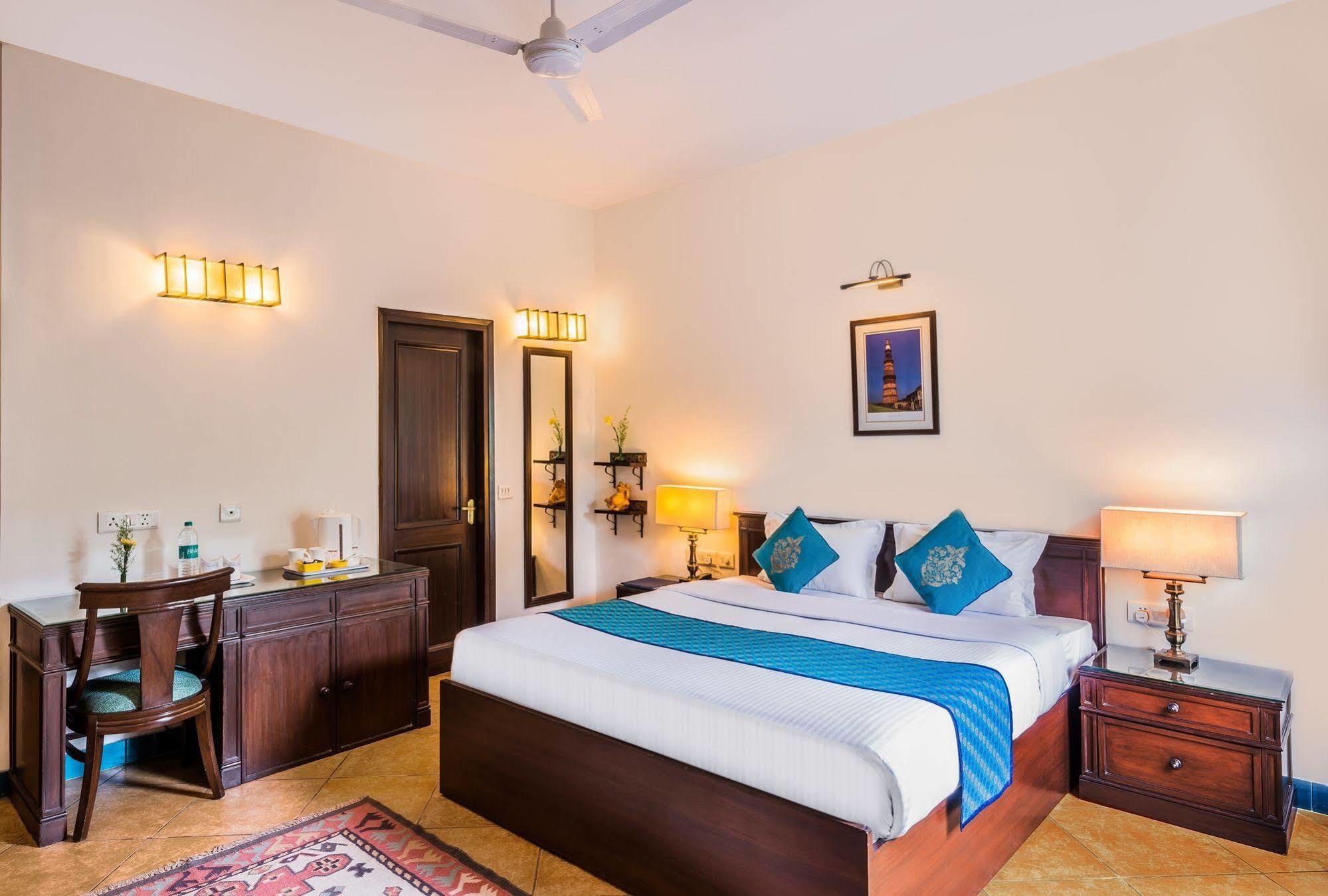 Home@F37 Kailash Colony Metro Ню Делхи Екстериор снимка