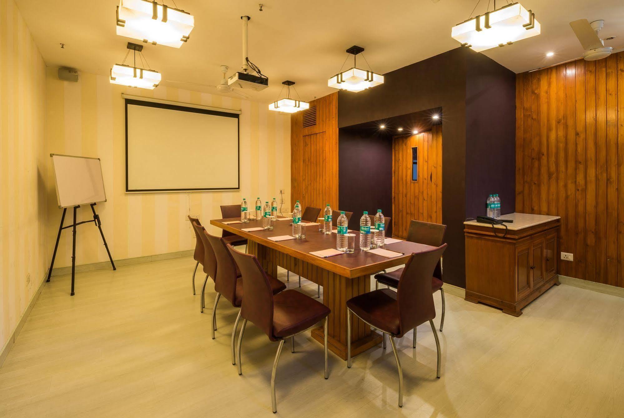 Home@F37 Kailash Colony Metro Ню Делхи Екстериор снимка