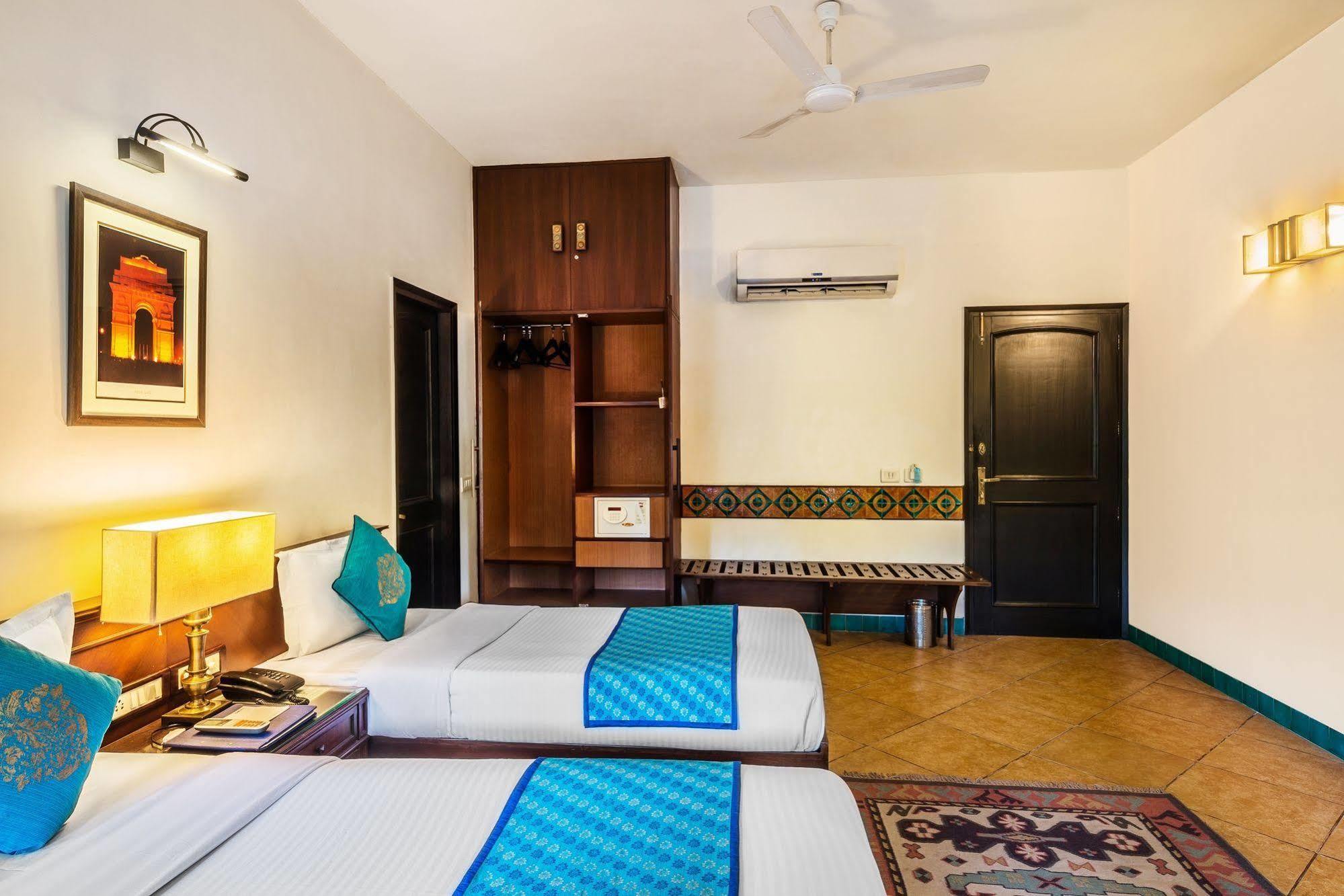Home@F37 Kailash Colony Metro Ню Делхи Екстериор снимка