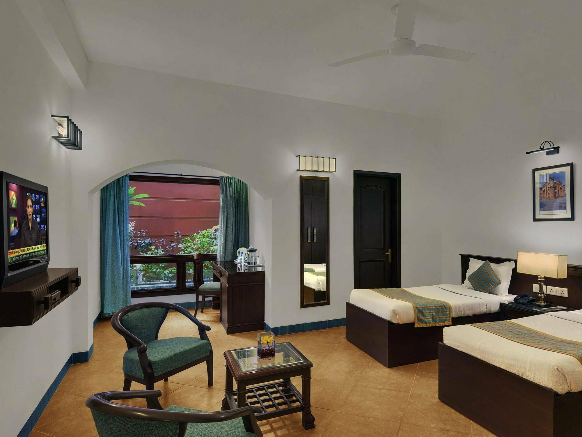 Home@F37 Kailash Colony Metro Ню Делхи Екстериор снимка